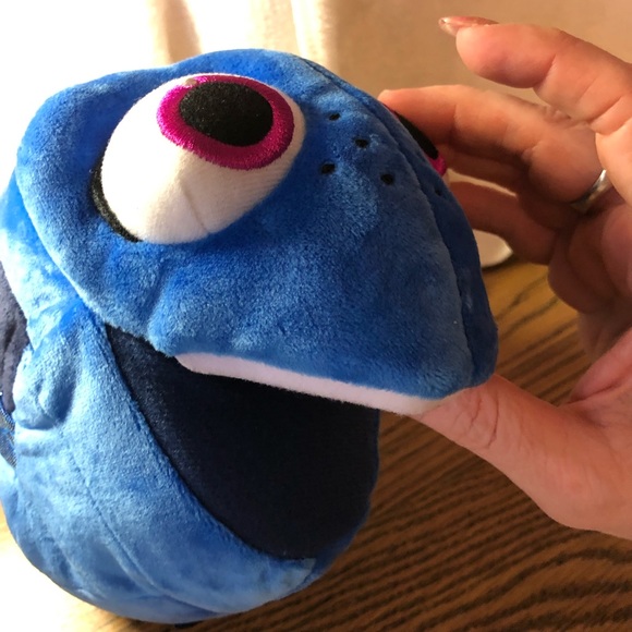 FINAL SALE- LEAVING CLOSET- NO FURTHER DISCOUNTS - Picture 6 of 8